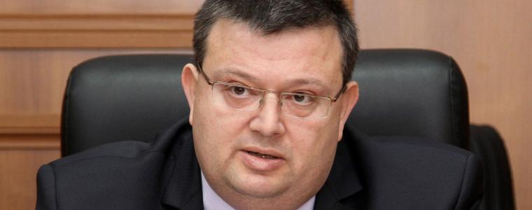 Цацаров обяснил на Борисов, че идеята на ГЕРБ да може да спира сделки е обикновен популизъм