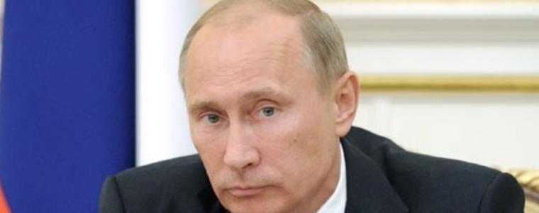 Руснаците питат Путин: Защо доларът поевтинява, а храната - не?