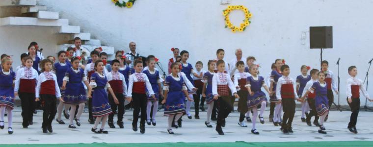 Ансамбъл "Добротица" участва във фолклорен събор в Петричко