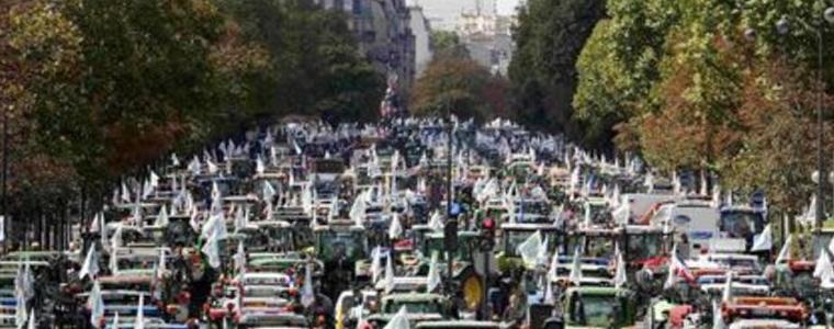 Земеделци блокираха Париж с над 1000 трактора