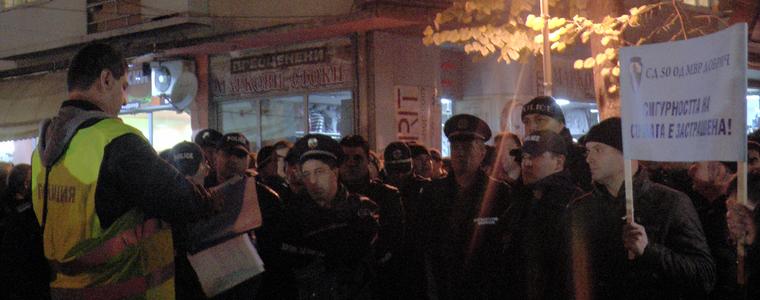 Въпреки обещанията на премиера, служителите от ОД на МВР Добрич излязоха на протест (ВИДЕО)