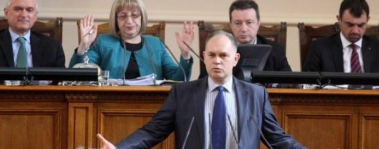 Изгониха Кадиев от заседанието на НС