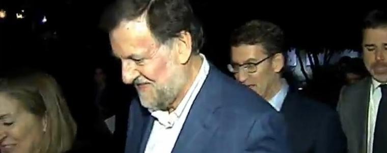 Младеж удари испанския премиер в лицето (ВИДЕО)