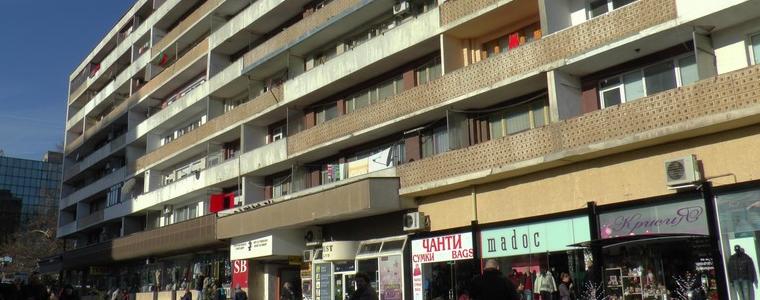Общината иска да помогне на живеещите в блок Свобода да си оправят балконите (ВИДЕО)