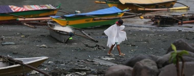 Тайфунът „Мелор” остави милиони филипинци без ток