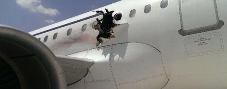 Сомалийски самолет оцеля след експлозия на борда