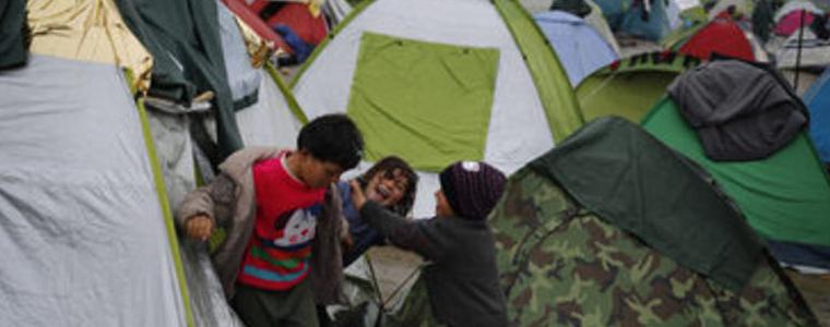 Македония затвори границата си за всички имигранти, хиляди чакат от гръцката страна