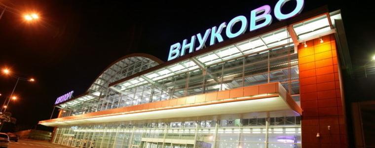 Самолет със 112 пътници кацна аварийно на московското летище Внуково