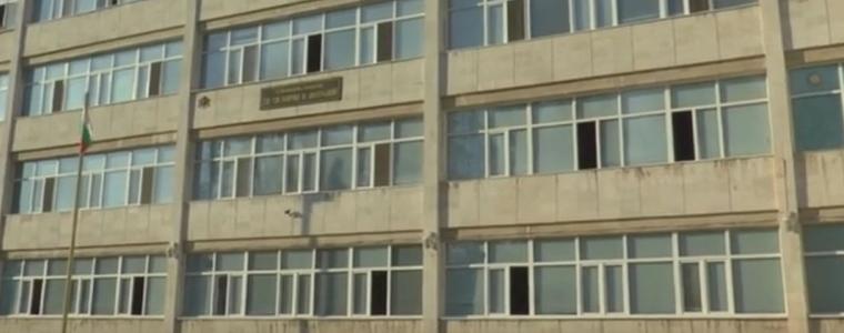 Задържаха мъж, заплашвал с хладно оръжие в училище в Добрич