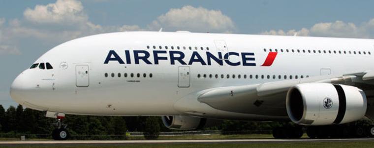 Air France разпоредил стюардесите му да носят забрадки при полети до Иран