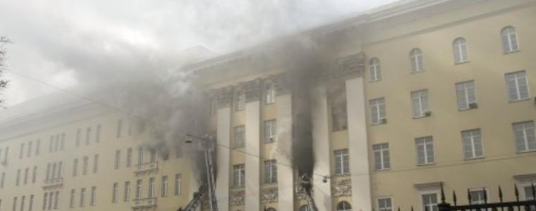 Огромен пожар гори в руското министерство на отбраната 