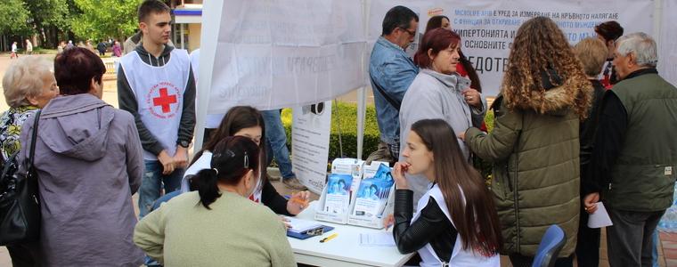 В Световният ден на хипертонията в Добрич  безплатно  измерваха кръвно налягане (ВИДЕО)