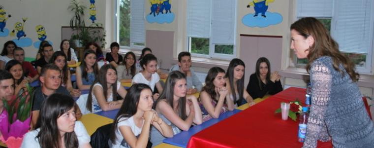 Миролюба Бенатова гостува на тошевски ученици в рамките на "Журналисти в училище"