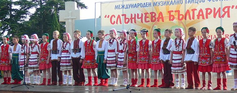 Състави от Русия и Украйна пяха „Хубава си моя горо” на финала на „Слънчева България“