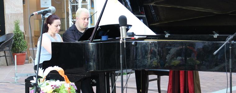 Клавирното дуо Аглика Генова и Любен Димитров представи "Пиано за двама" в Балчик (ВИДЕО)