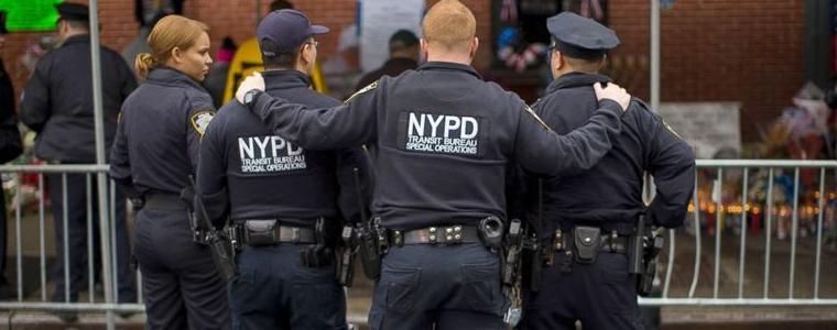 Полицаите в Ню Йорк ще патрулират с каски
