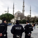 Около 8 хиляди полицаи са отстранени от работа в Турция