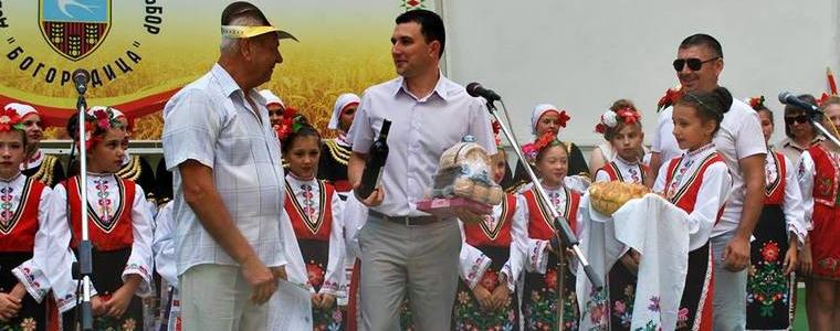 Магията на фолклорния фестивал “Богородица” съживи българския дух