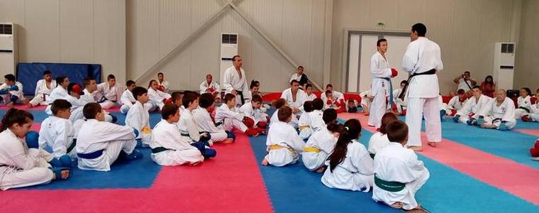 500 каратеки от 5 държави на тренировъчен лагер в Кранево