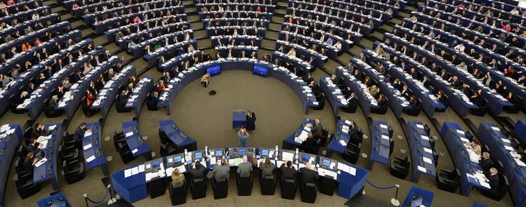 Евродепутатите призовават за затягане на кодекса на поведение на комисарите