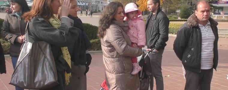 Майките в Добрич: Искаме равни права за децата (ВИДЕО)