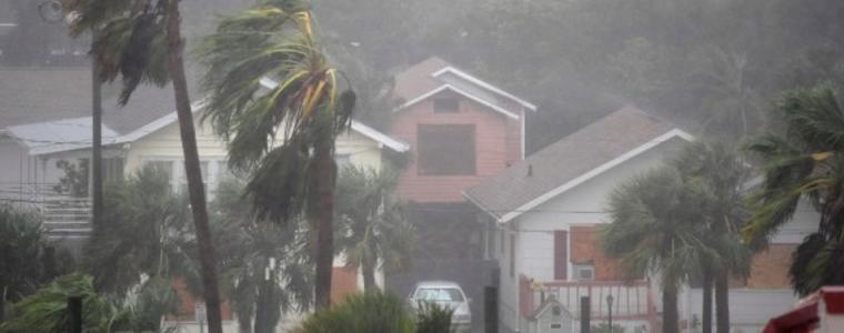 Ураганът Матю бе понижен в буря от втора категория  