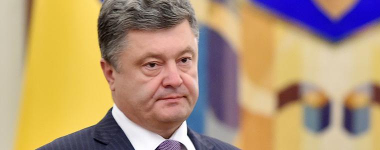 Украинският президент Порошенко стана жертва на телефонен измамник 