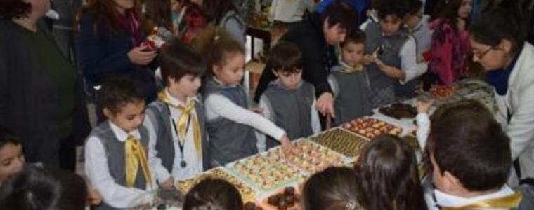 Коледният благотворителен базар в СУ „Димитър Талев“ - в помощ на бивш възпитаник 