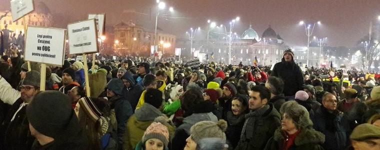 Хиляди румънци протестират срещу опит на кабинета да декриминализира корупцията