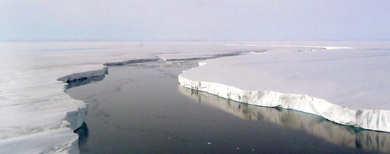Огромен айсберг е на път да се отцепи от Антарктида