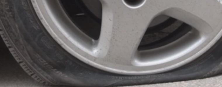 Неизвестен надупчи гумите на 3 коли в квартал "Балик"