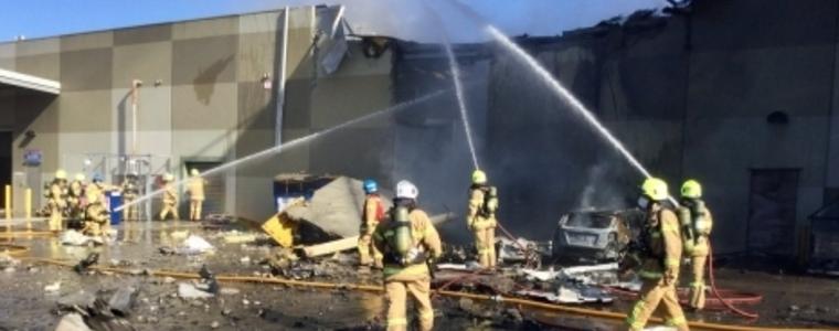 Самолет се вряза в мол в Мелбърн - петима загинали