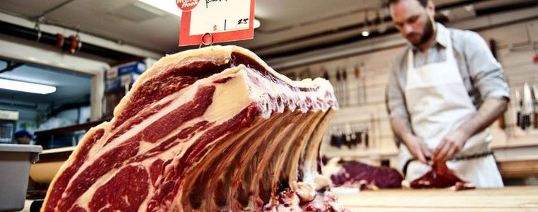 Парче месо “оживя” в магазин и стресна клиентите (ВИДЕО)