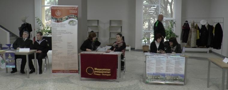 По-слаб интерес към кандидат-студентската борса в Добрич тази година