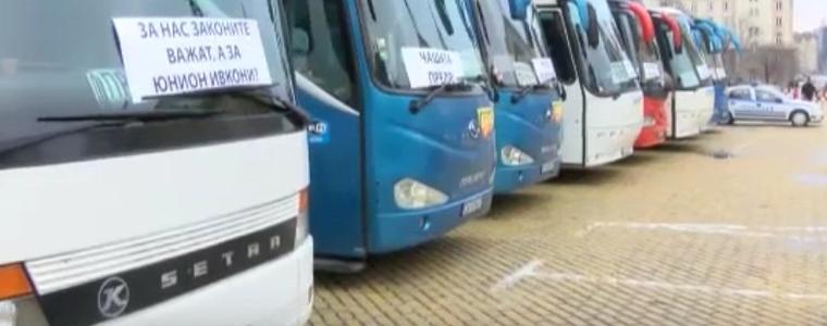 Протест срещу монопола в превозите паркира на пл. "Батенберг"