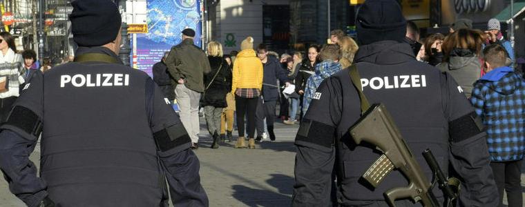 Трима камикадзета щели да нападнат мола в Германия  