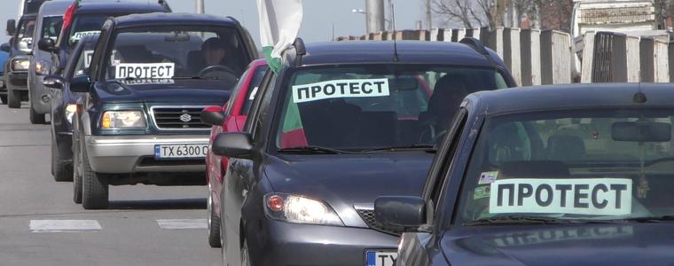 Земеделците от Добрич протестират в знак на подкрепа на колегите си от страната (ВИДЕО)