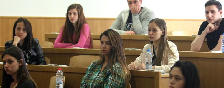 Бъдещите журналисти и химици са на изпит в Софийския университет