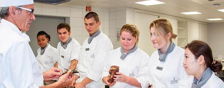 Двама ученици от Добрич се класираха за втория тур на кулинарния конкурс “Аз готвя най-добре“