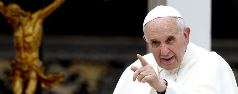 Папата заклейми потисническите режими, зове за сдържаност