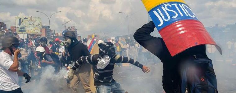48 загинали след 50 дни протести във Венецуела
