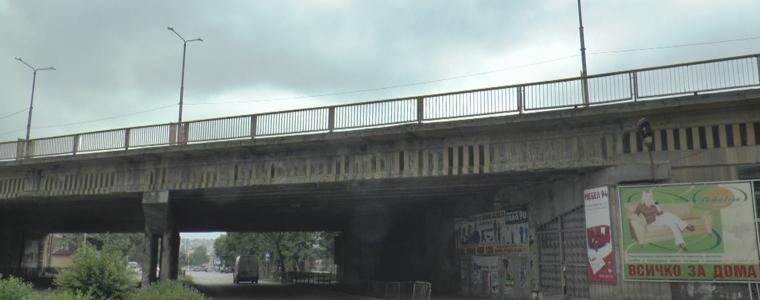 Няма опасност от падащи елементи на моста над Агромагазина (ВИДЕО)
