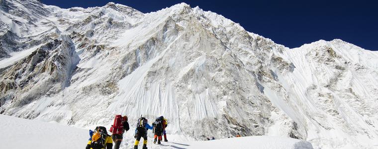 Още четирима алпинисти загинаха на Еверест