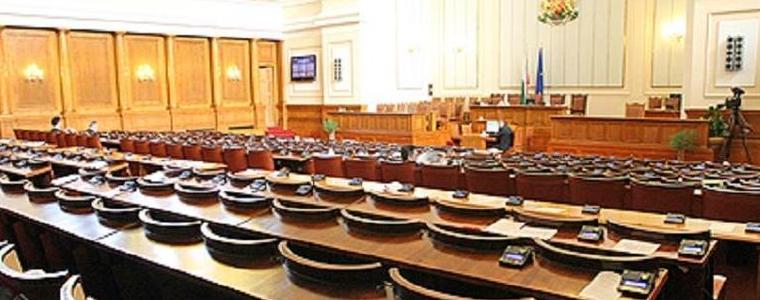 Само един законопроект е внесен за три седмици в парламента