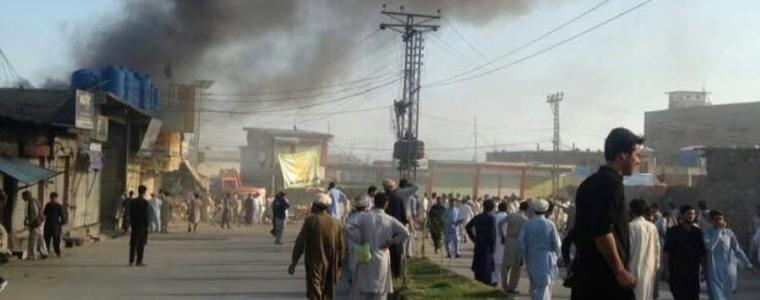 Над 100 загинаха при пожар от катастрофирала цистерна в Пакистан