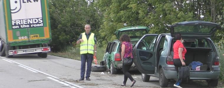 Тежка катастрофа между ТИР и три леки коли по пътя Добрич – Силистра (ВИДЕО)