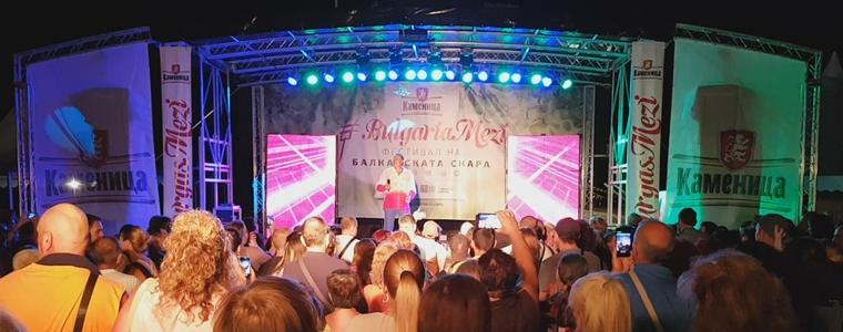 Хиляди се забавляваха с Бобан Здравкович на финала на „Бургас мези” (ВИДЕО)