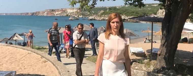 Министър Николина Ангелкова констатира редица нарушения на плажовете около Русалка
