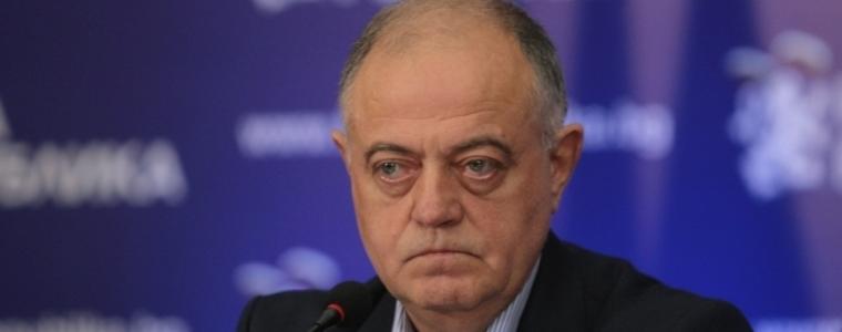 Румен Радев продължава да живее в казармата, скастри го лидерът на ДСБ