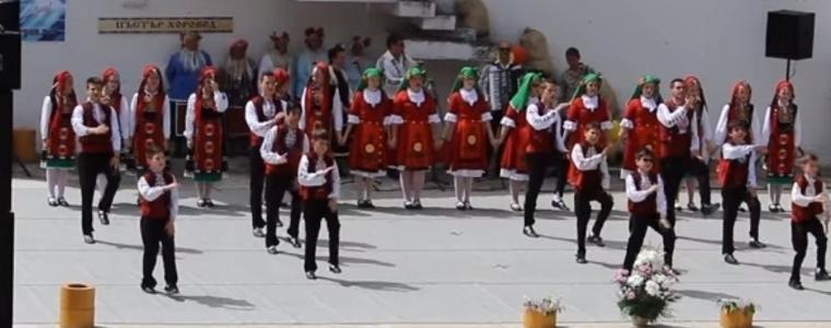 Ансамбъл "Добротица" и клуб "Пъстър Хоровод" с успешно участие на фестивал в Румъния